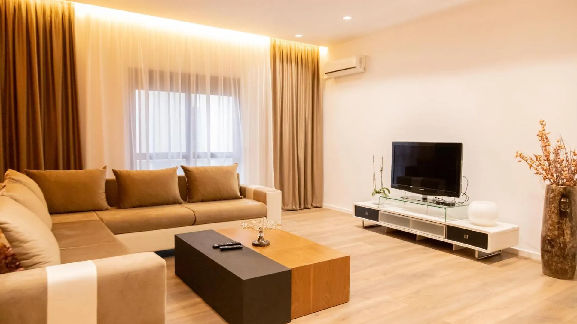 Grand Family Apartment -Free Parking- Tirana Albania